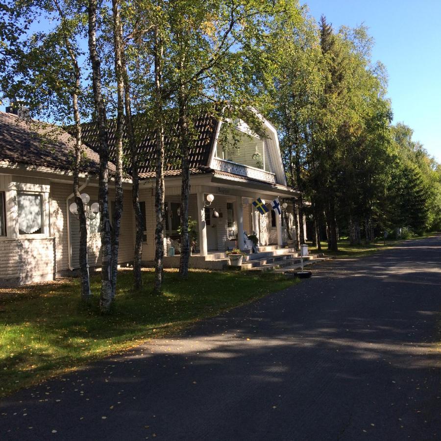 Hotelli Kultainen Joutsen Kuusamo Esterno foto