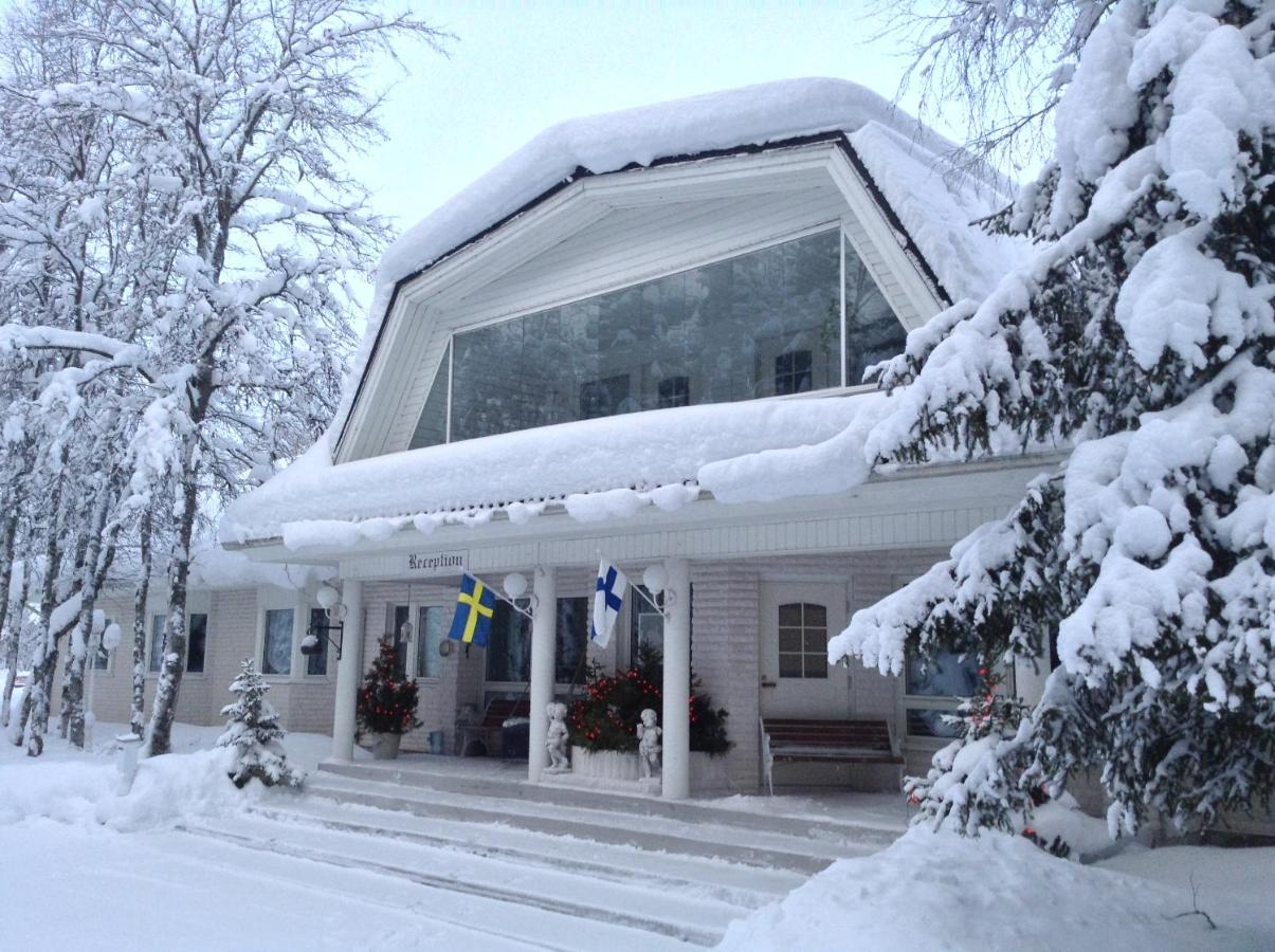 Hotelli Kultainen Joutsen Kuusamo Esterno foto