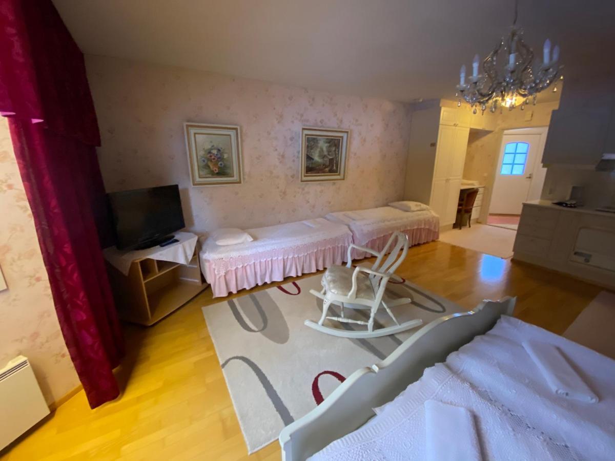 Hotelli Kultainen Joutsen Kuusamo Esterno foto